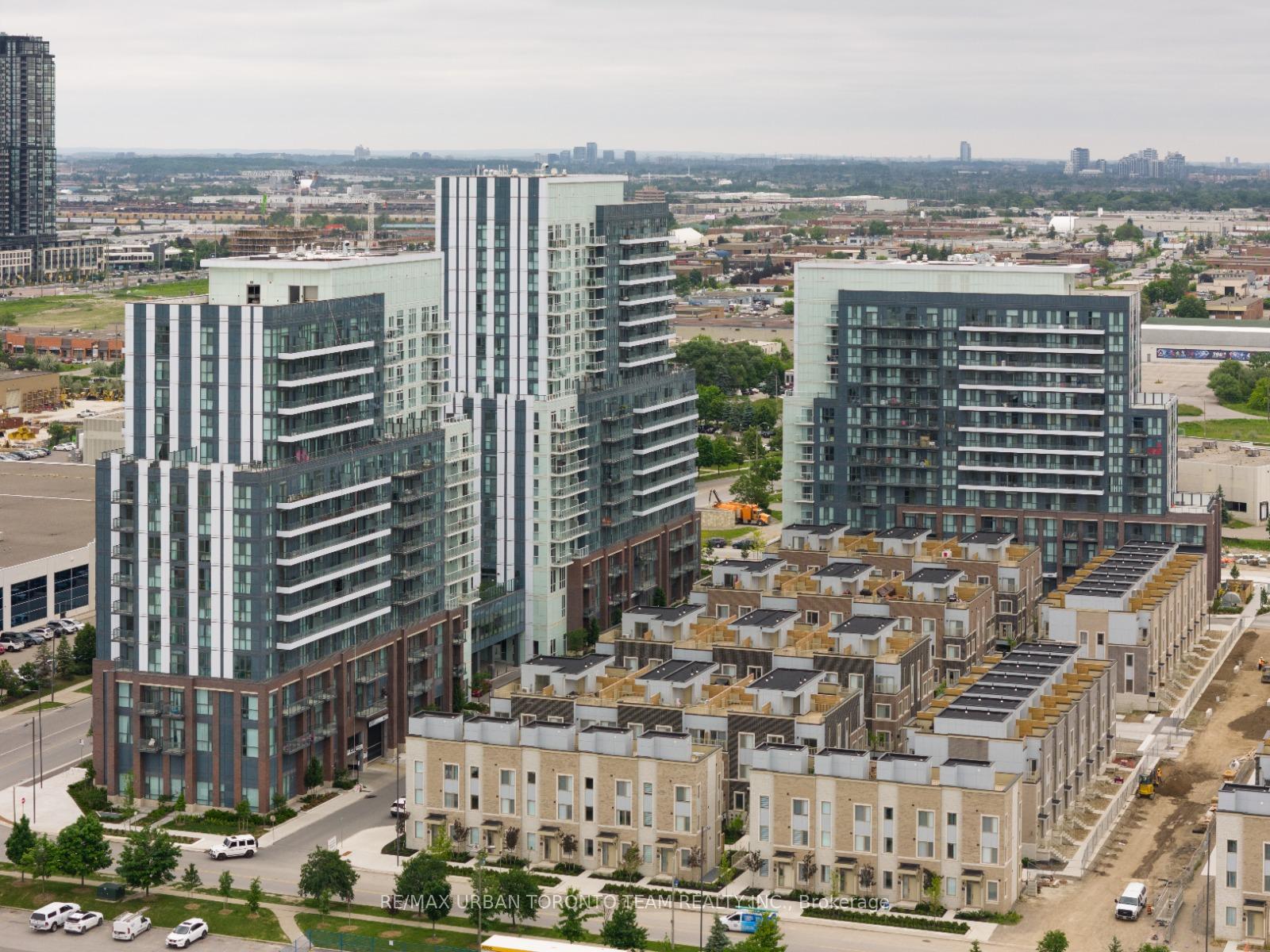 45 - 21 Honeycrisp Crescent, Vaughan