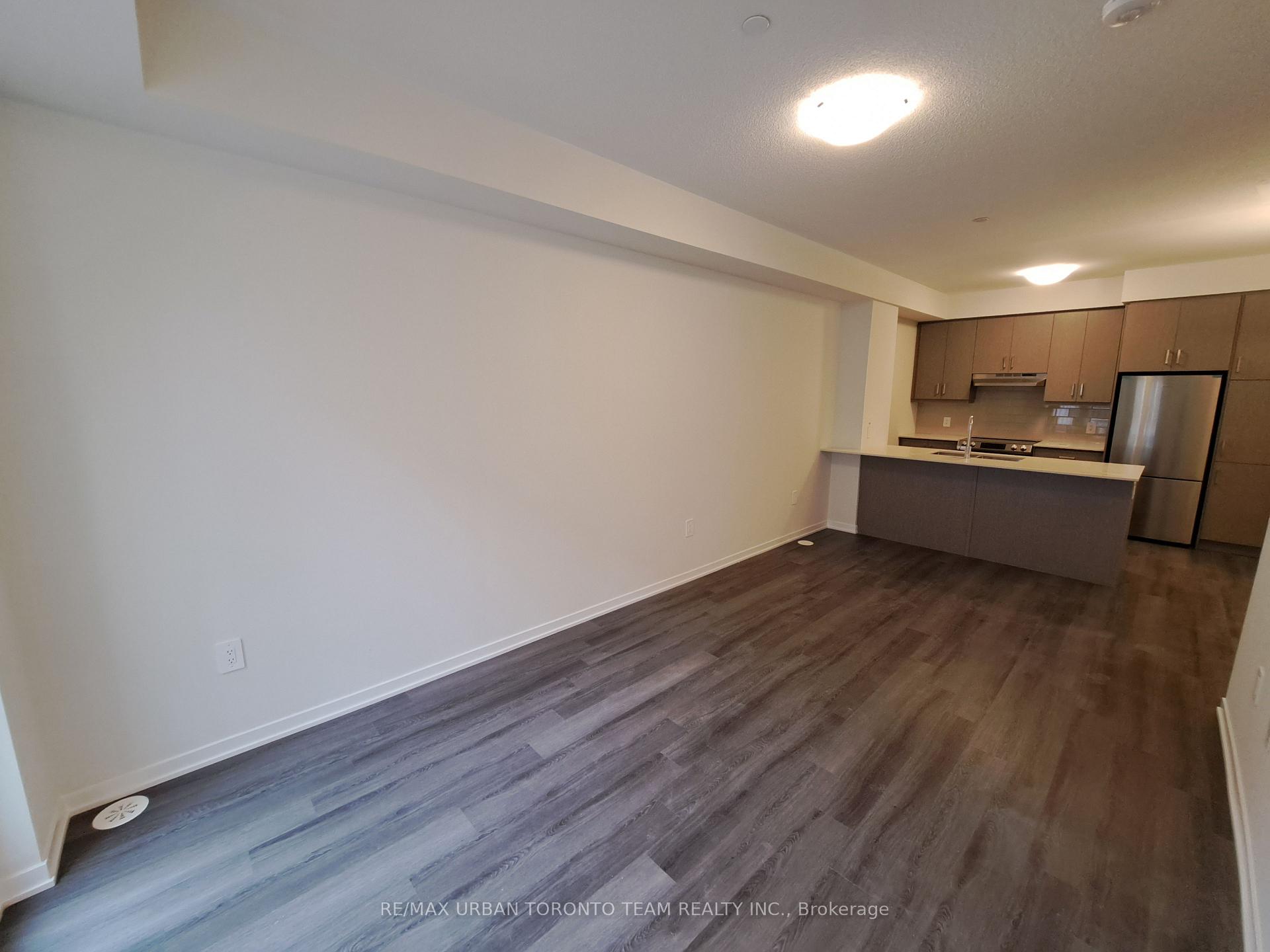 45 - 21 Honeycrisp Crescent, Vaughan 2