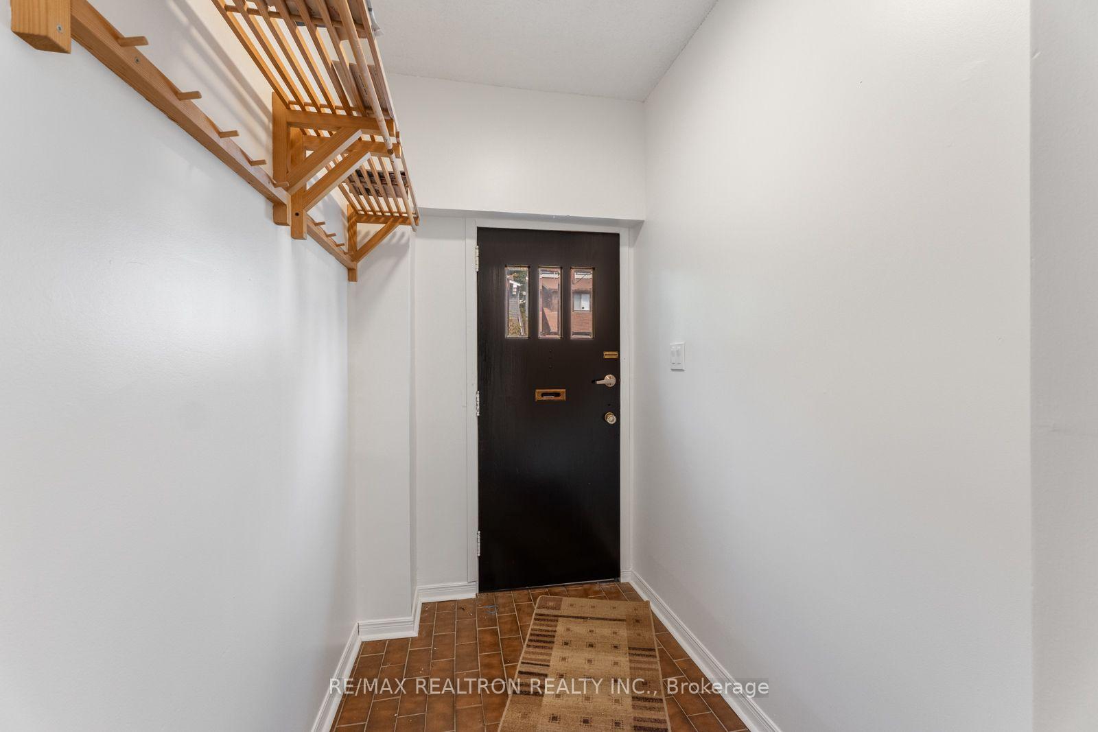 38 Henning Avenue, Toronto 5