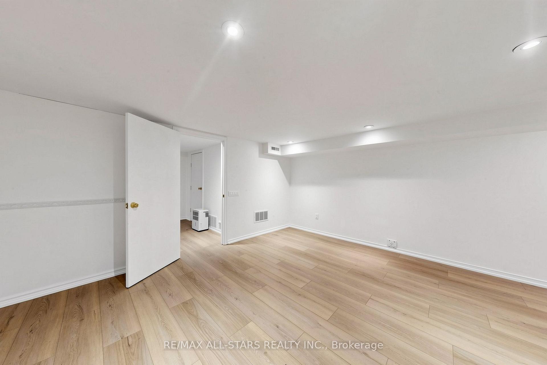 Basement - 68 Macpherson Avenue, Toronto 5