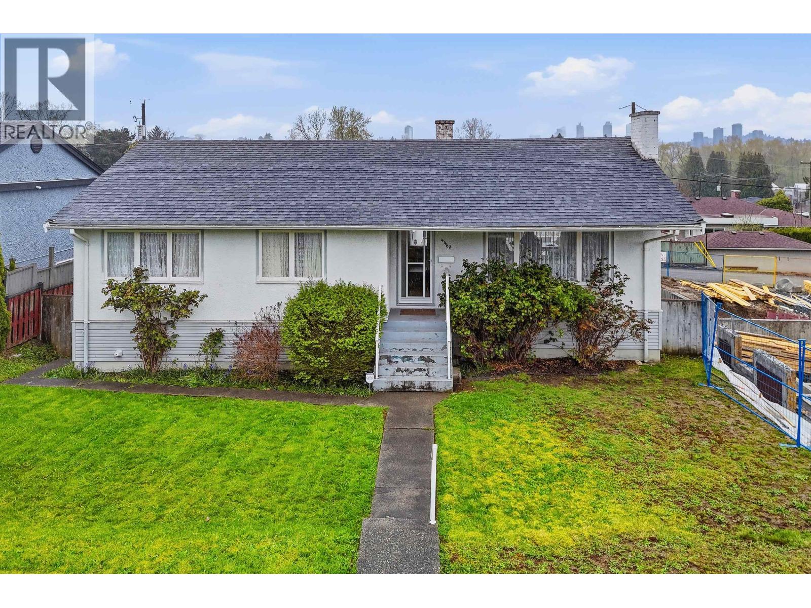 4465 PRICE CRESCENT Burnaby British Columbia Canada Sale residential   HomeLife Benchmark Realty*