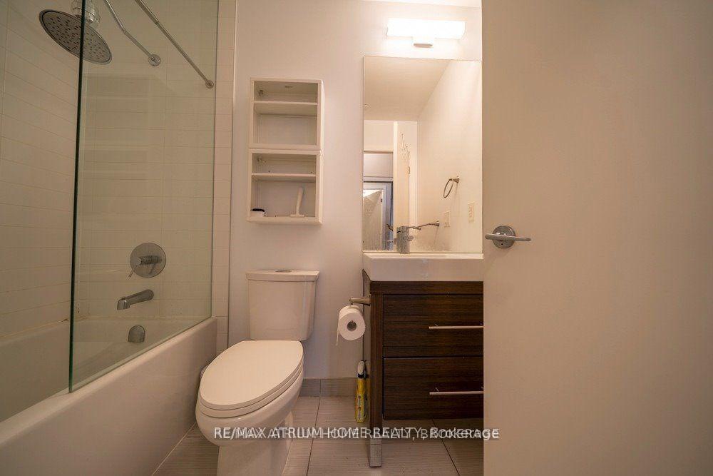 206 - 66 Forest Manor Road, Toronto 4