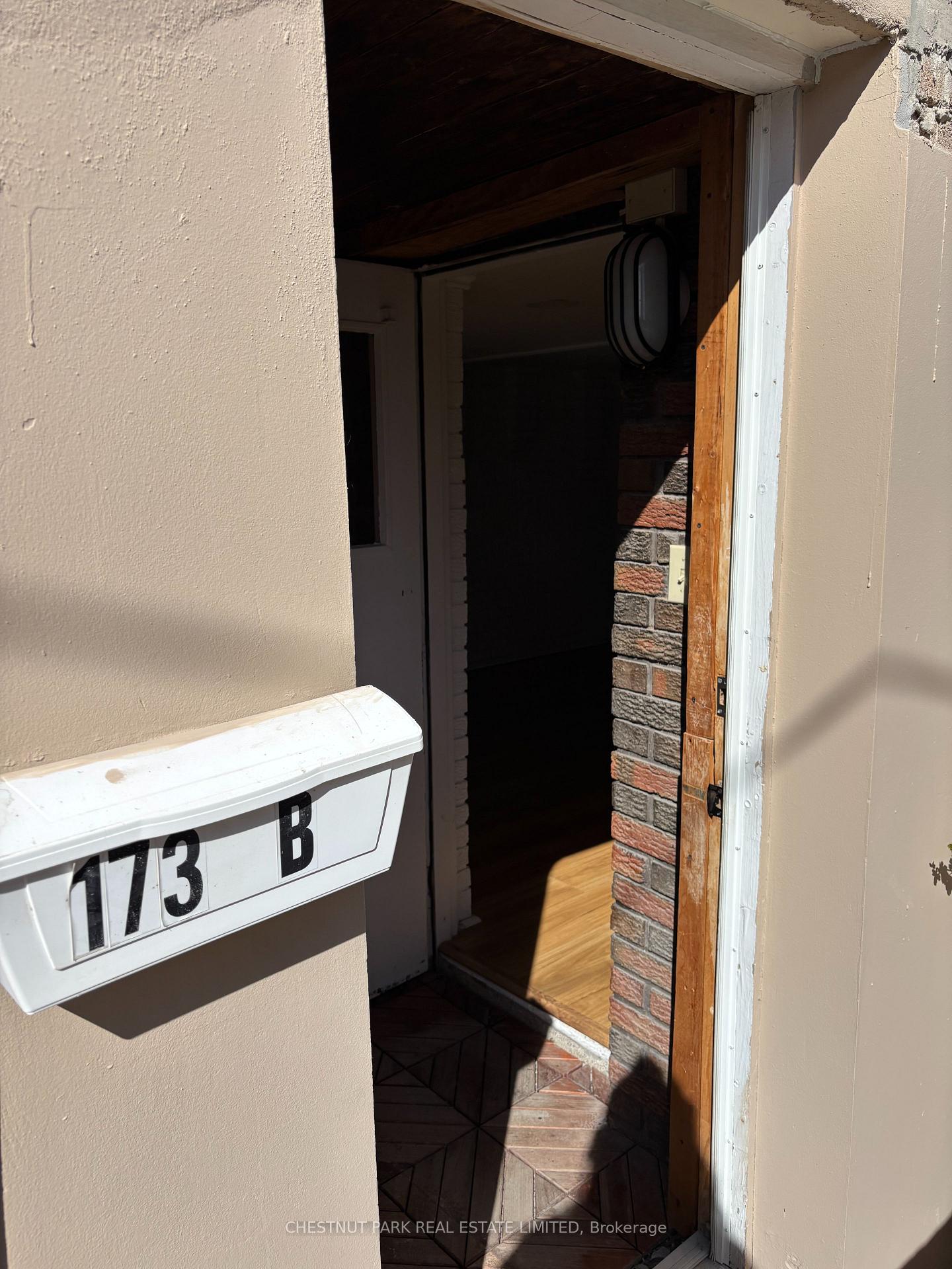 Lower - 173 Chambers Avenue, Toronto 3