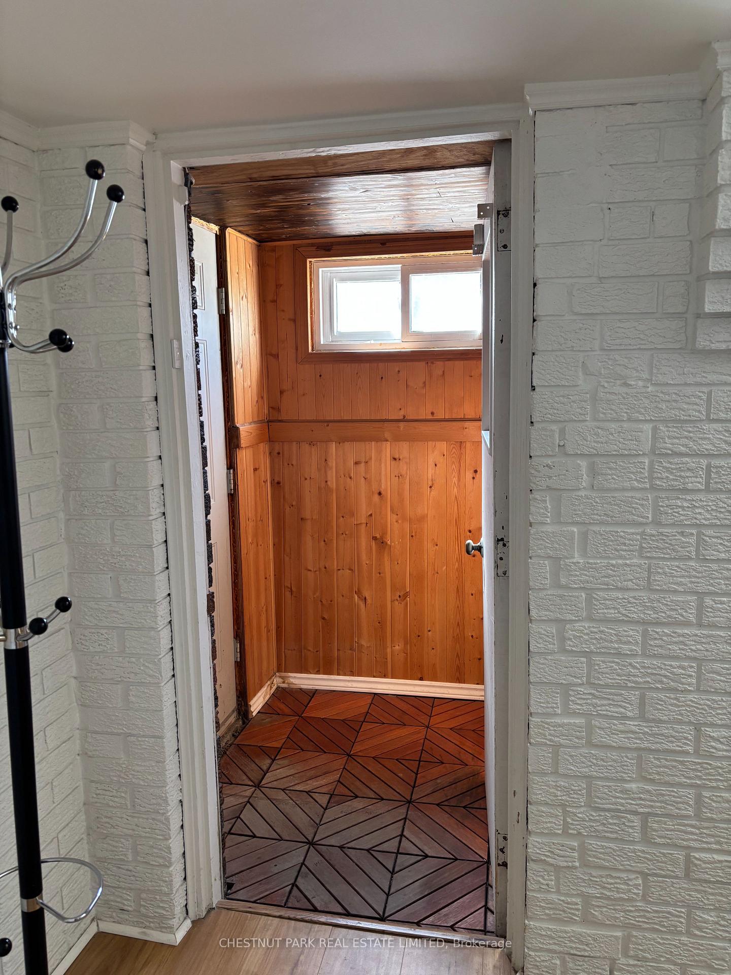 Lower - 173 Chambers Avenue, Toronto 4