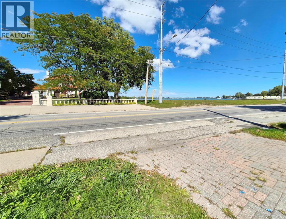 6711 RIVERSIDE DRIVE, Windsor 3