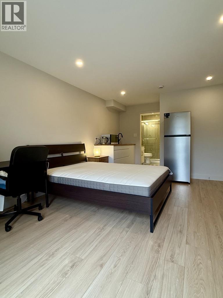 studio 6252 KITCHENER STREET, Burnaby 3