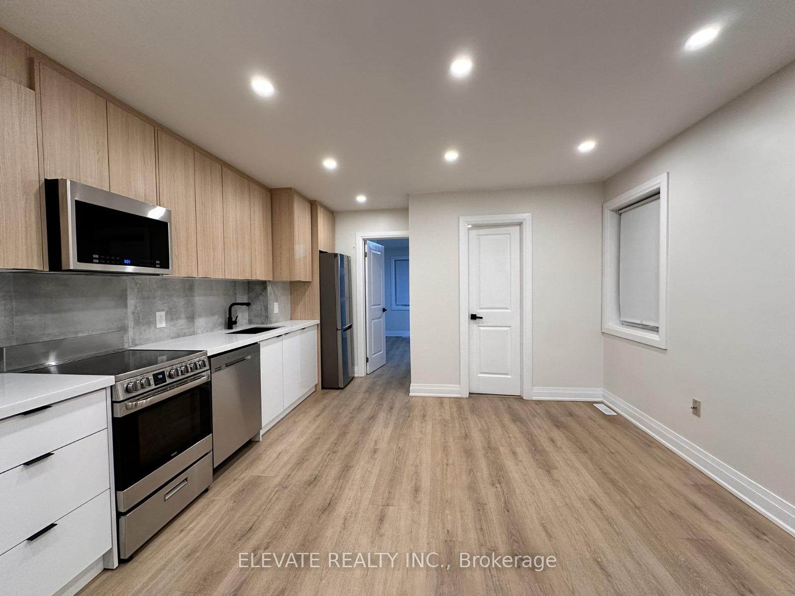 38 Lightbourn Avenue, Toronto 4