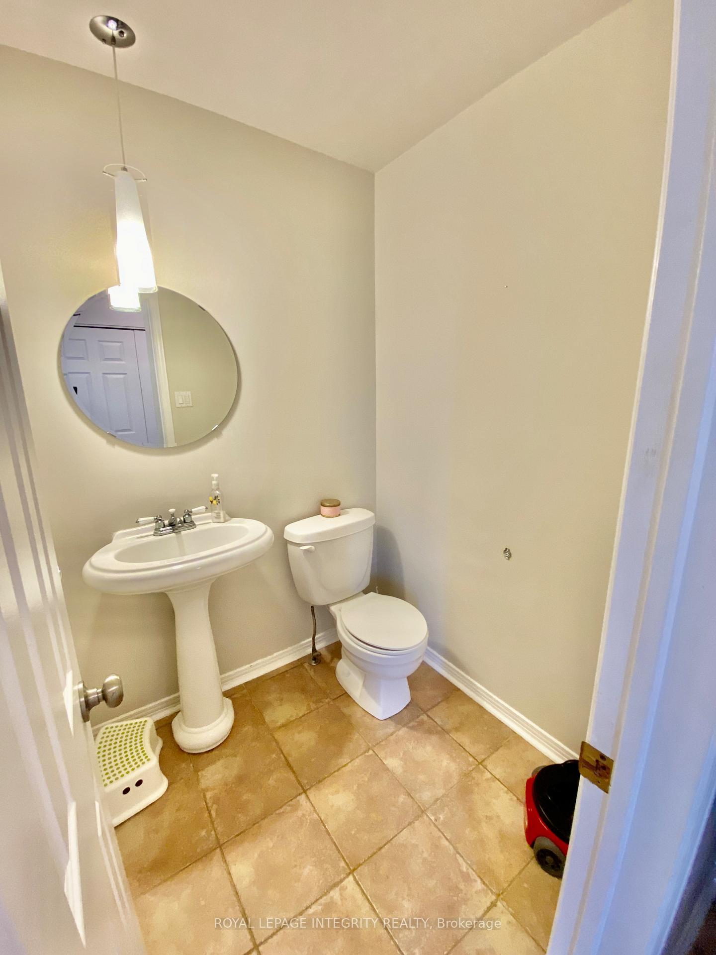 2 Tunbridge Court, Ottawa 4