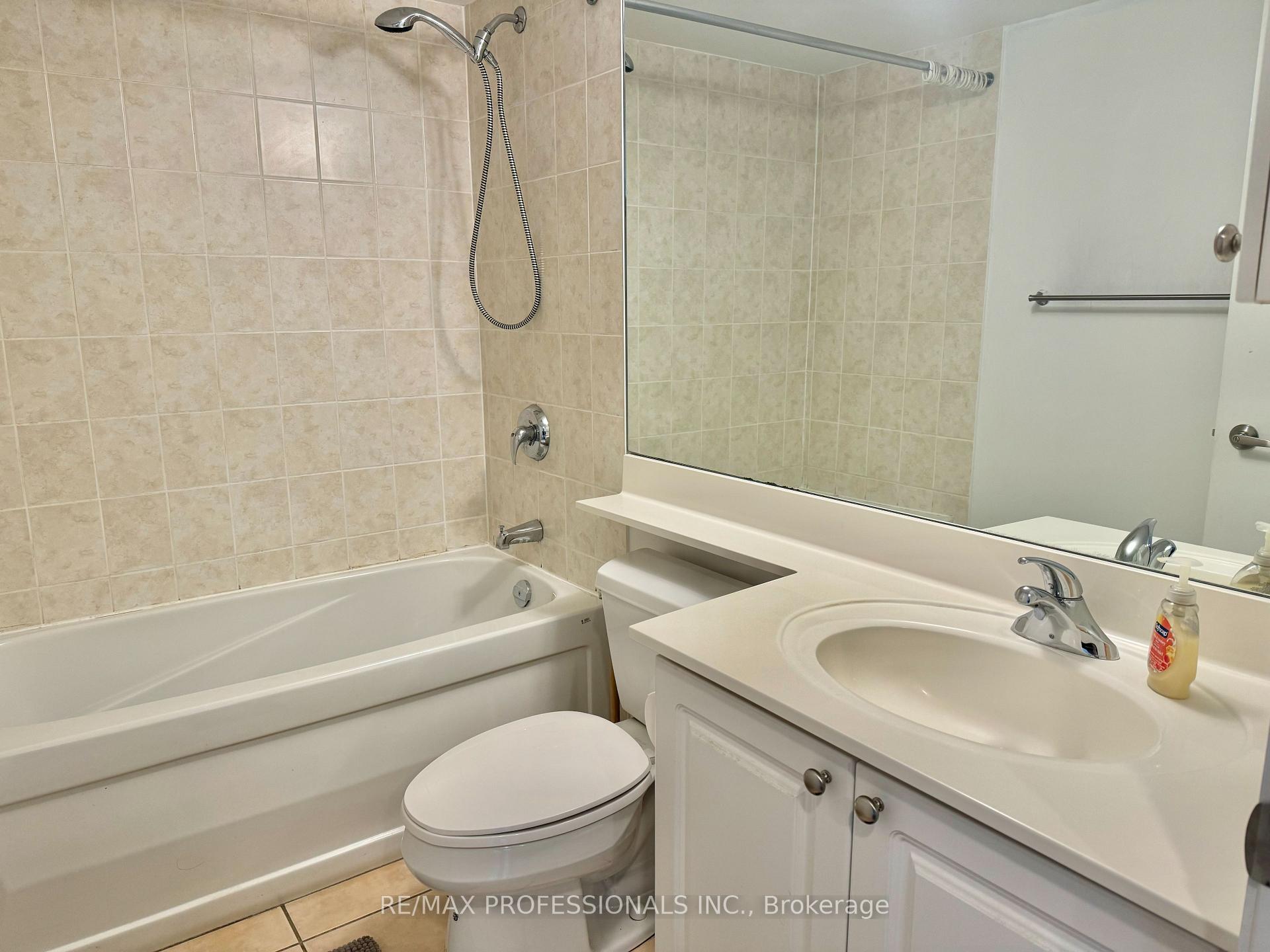 428 - 231 Fort York Boulevard, Toronto 3