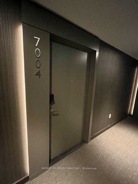 7004 - 448 Burnhamthorpe Road W, Mississauga 2