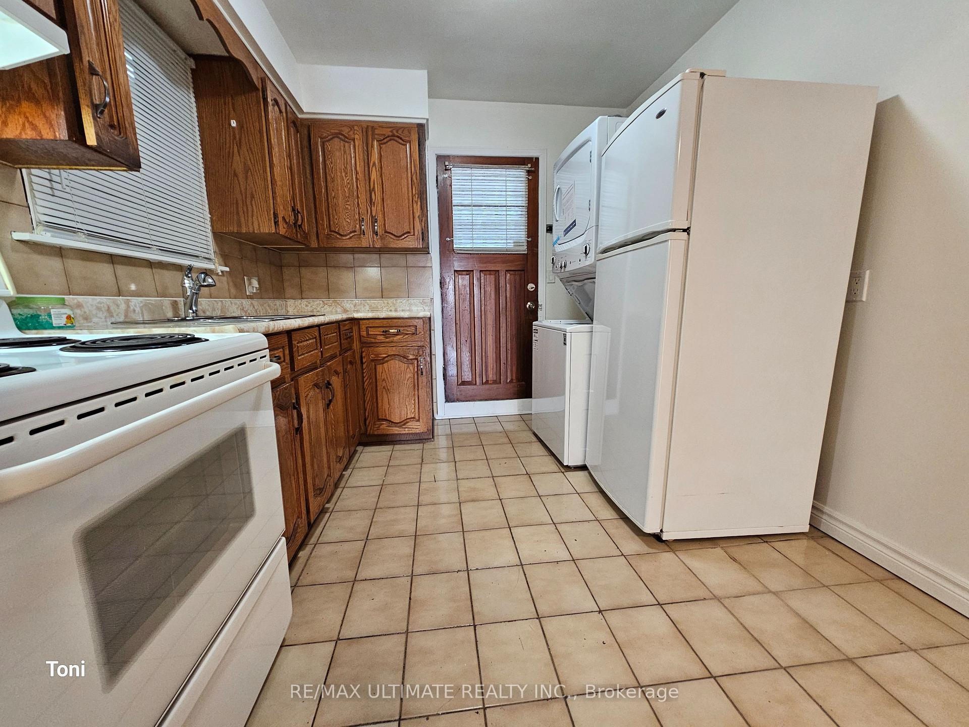 2nd floor - 568 Rogers Road, Toronto 4