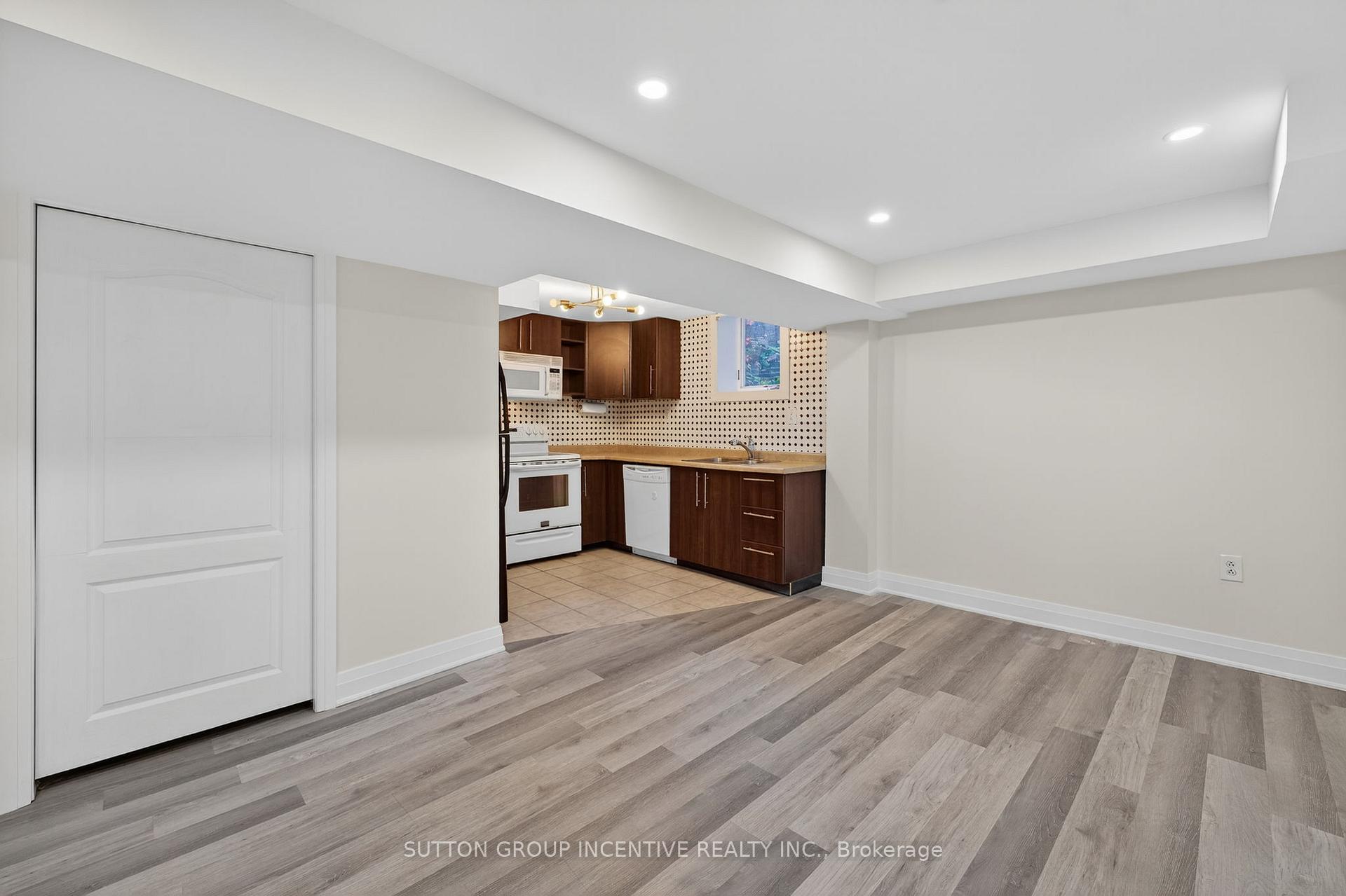 23 Blair Crescent, Barrie 5