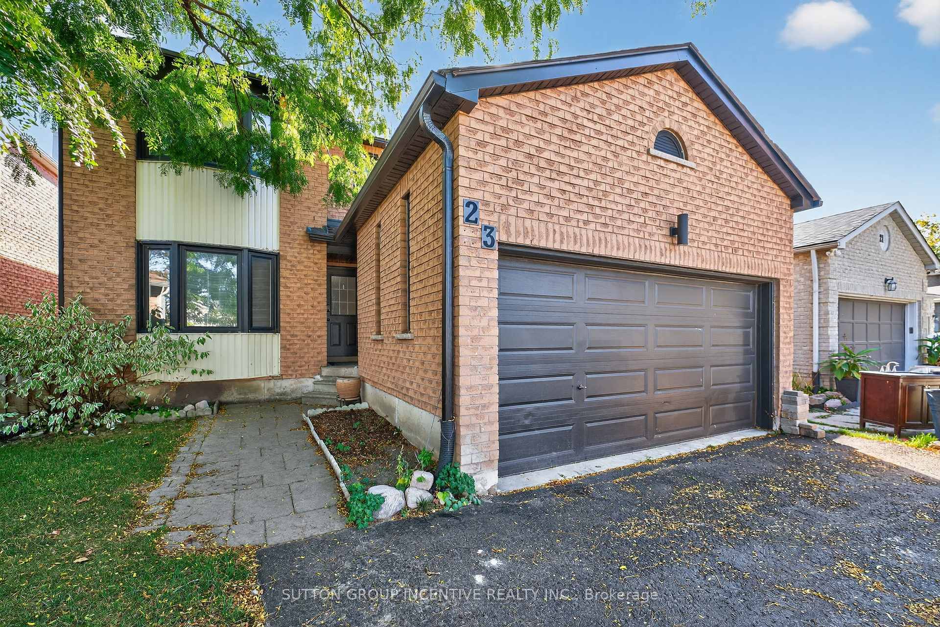 23 Blair Crescent, Barrie 2