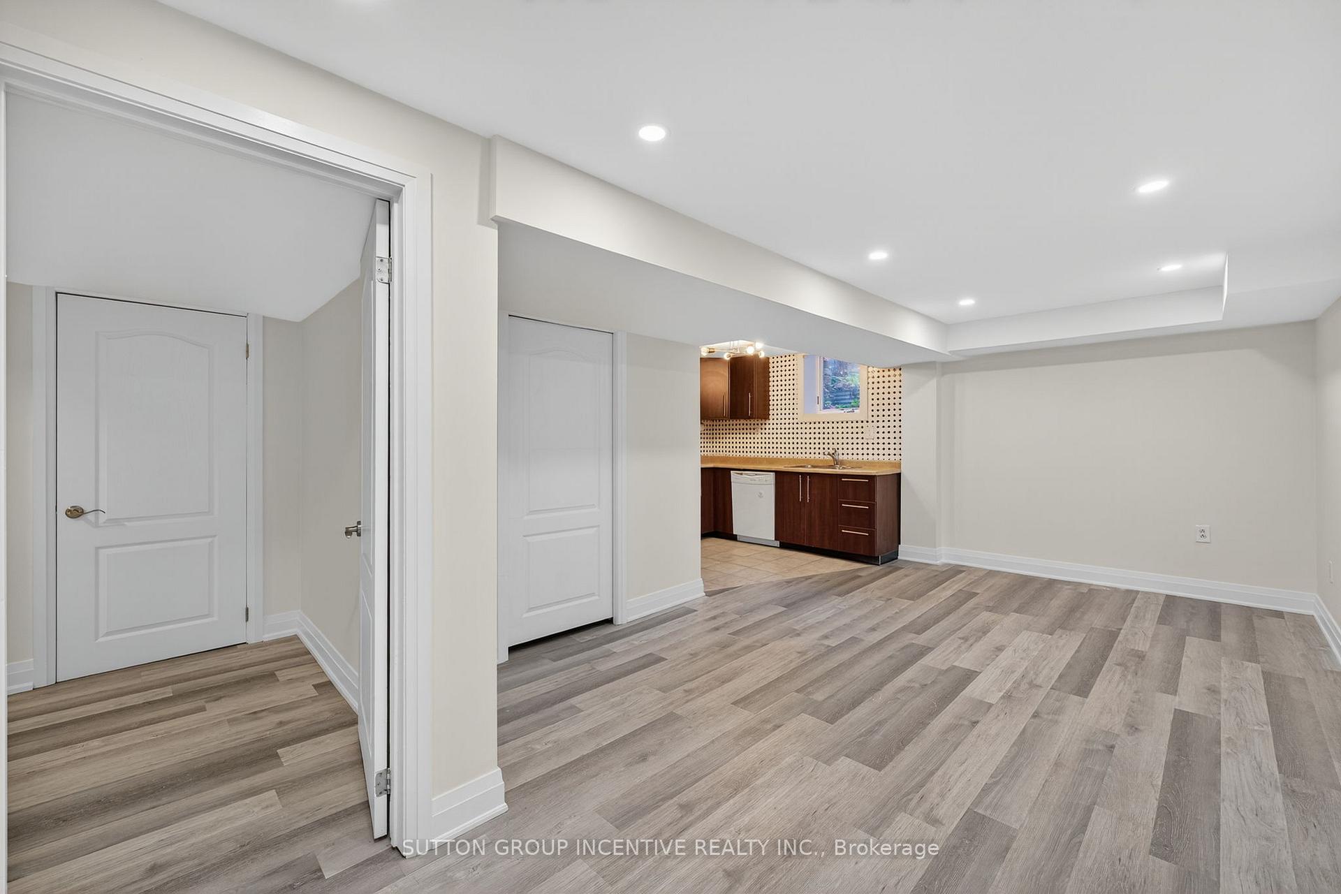 23 Blair Crescent, Barrie 3