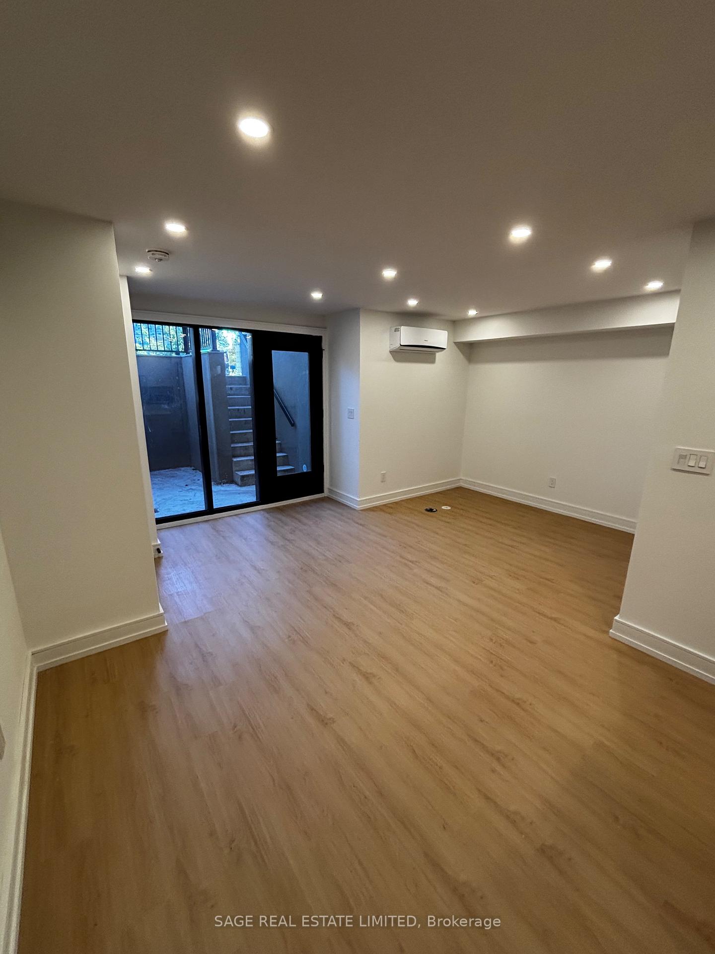 Walk Out - 22 Austin Terrace, Toronto 4