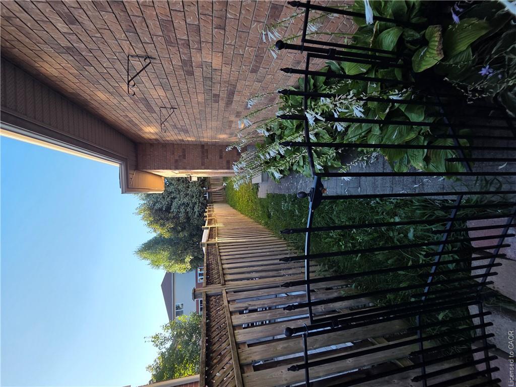 LOWER - 264 Holbeach Court, Waterloo 3