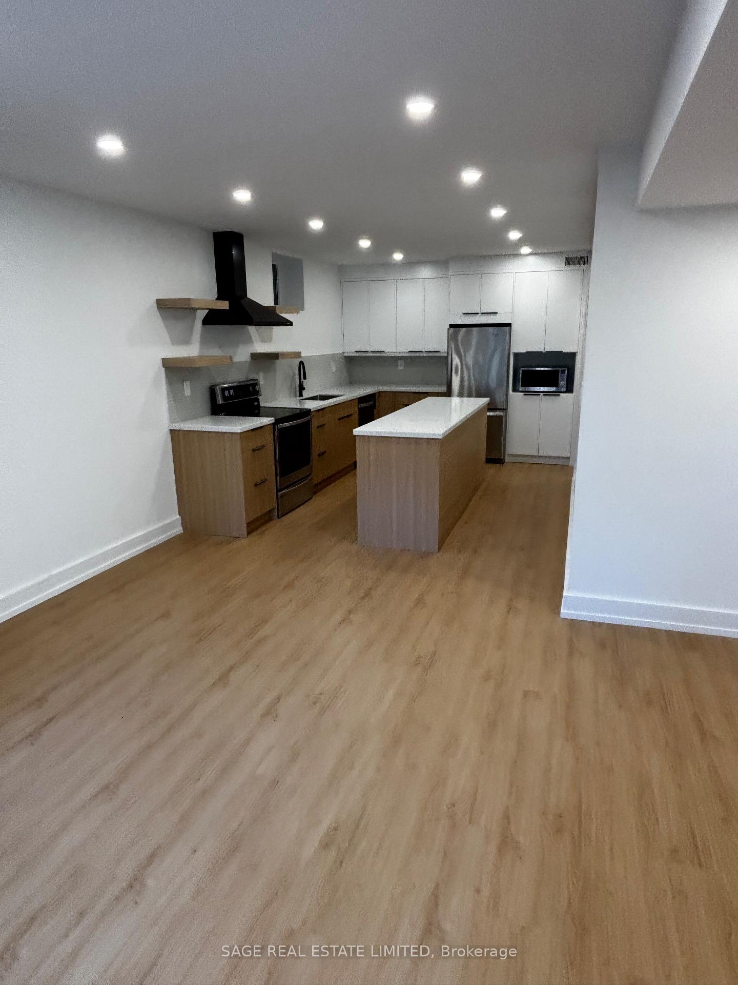 Walk Out - 22A Austin Terrace, Toronto 4
