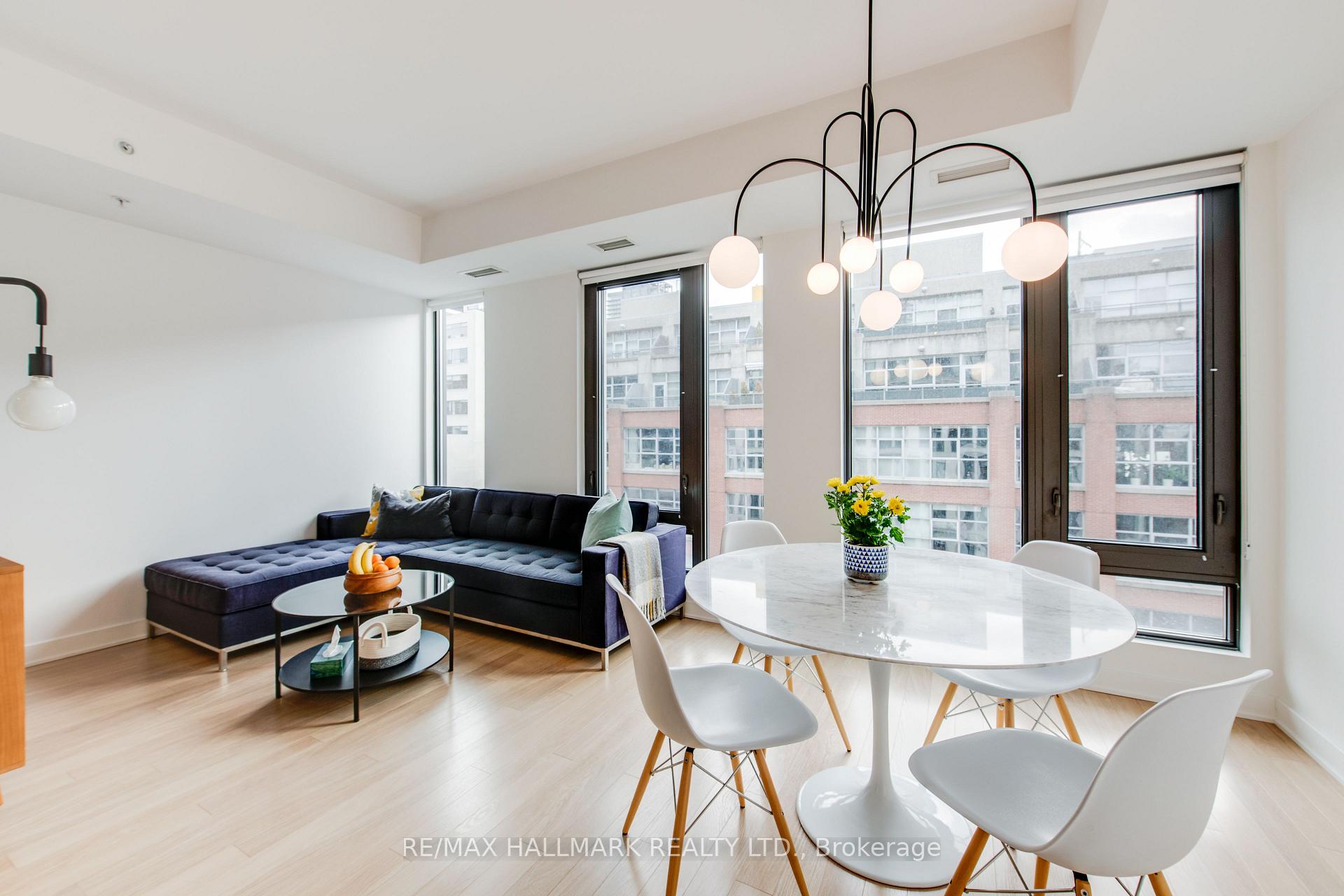 702 - 32 Camden Street, Toronto