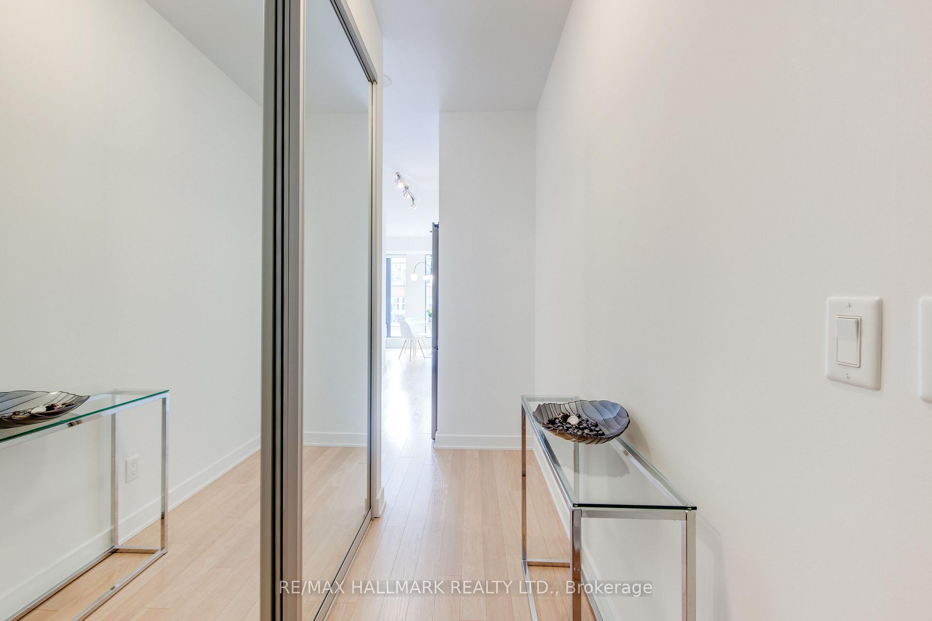 702 - 32 Camden Street, Toronto 4