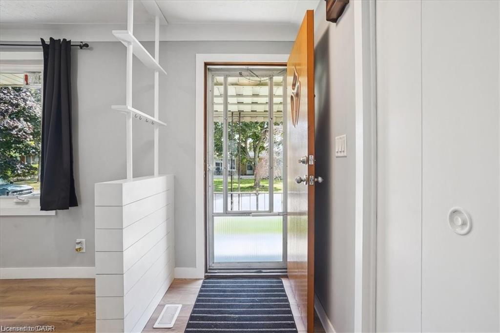 UPPER UNIT - 1 Robroy Court, Brantford 3