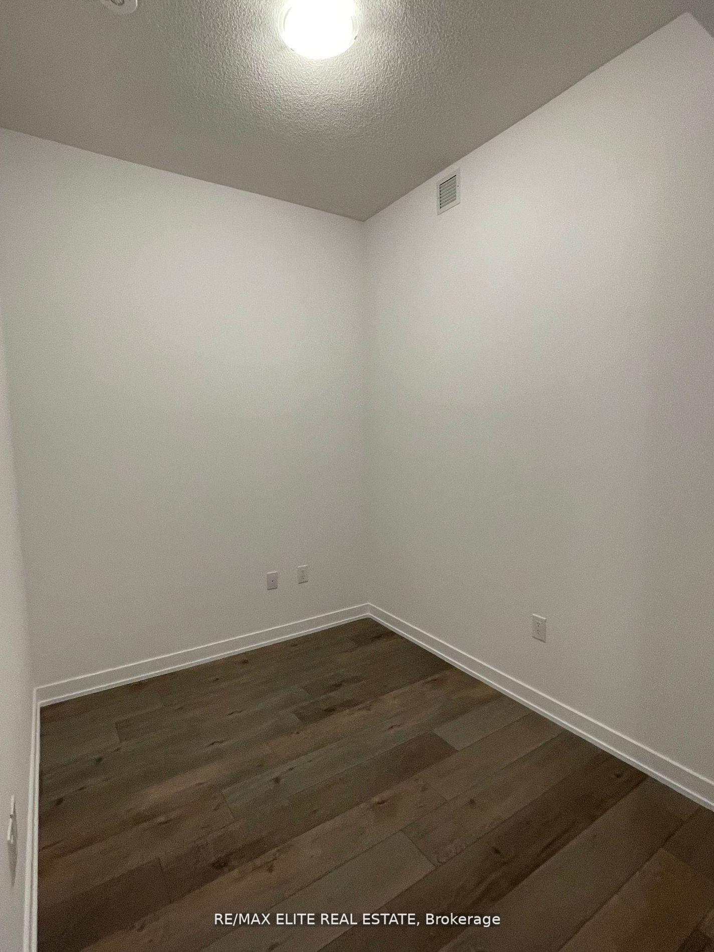 510 - 60 Honeycrisp Crescent, Vaughan 5