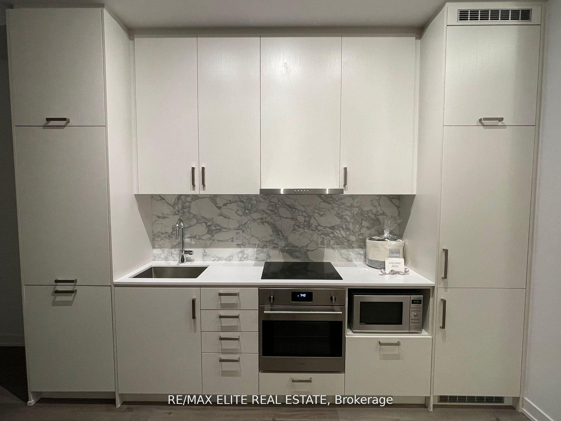 510 - 60 Honeycrisp Crescent, Vaughan 2