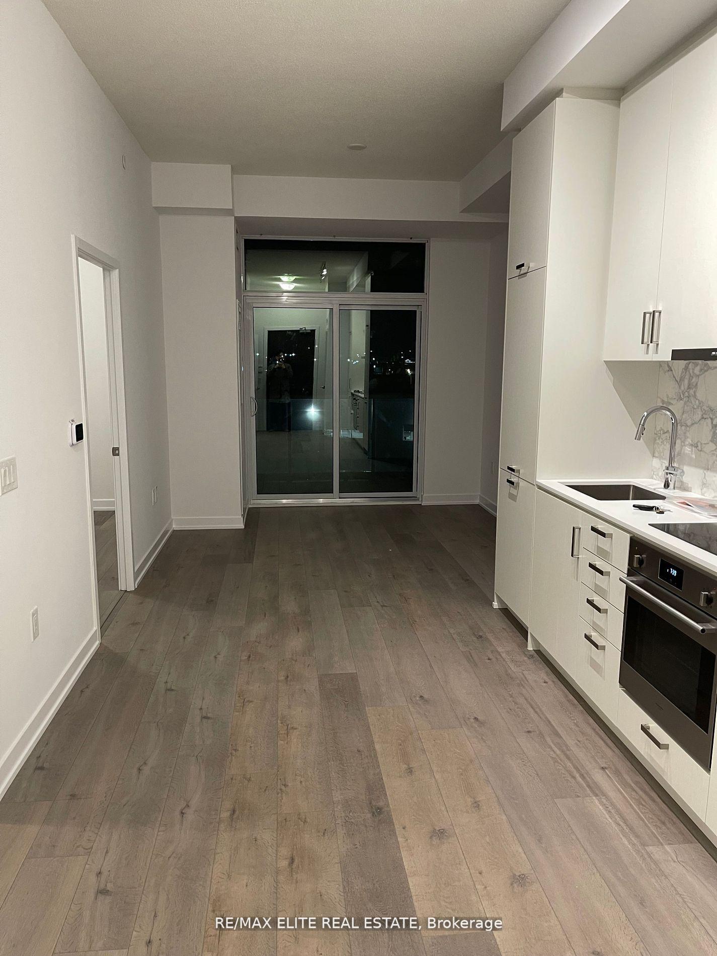 510 - 60 Honeycrisp Crescent, Vaughan 4