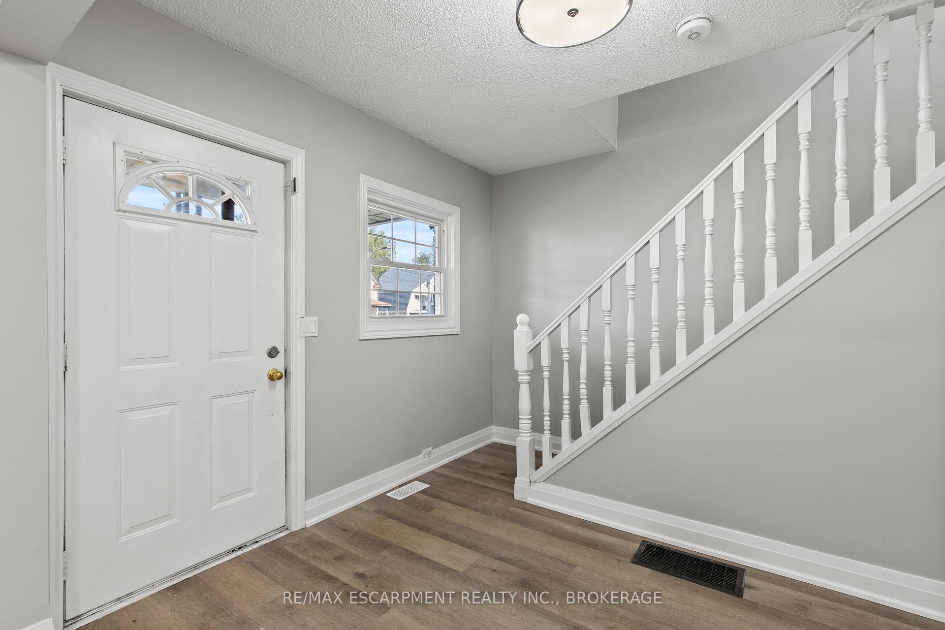 Upper - 15 MCCORMICK Street, Welland 4