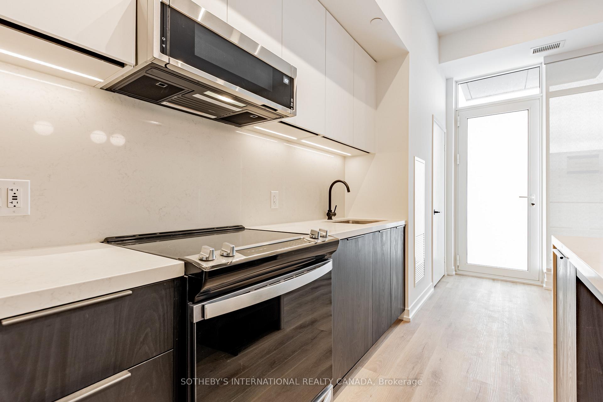 TH104 - 5 York Garden Way, Toronto 4