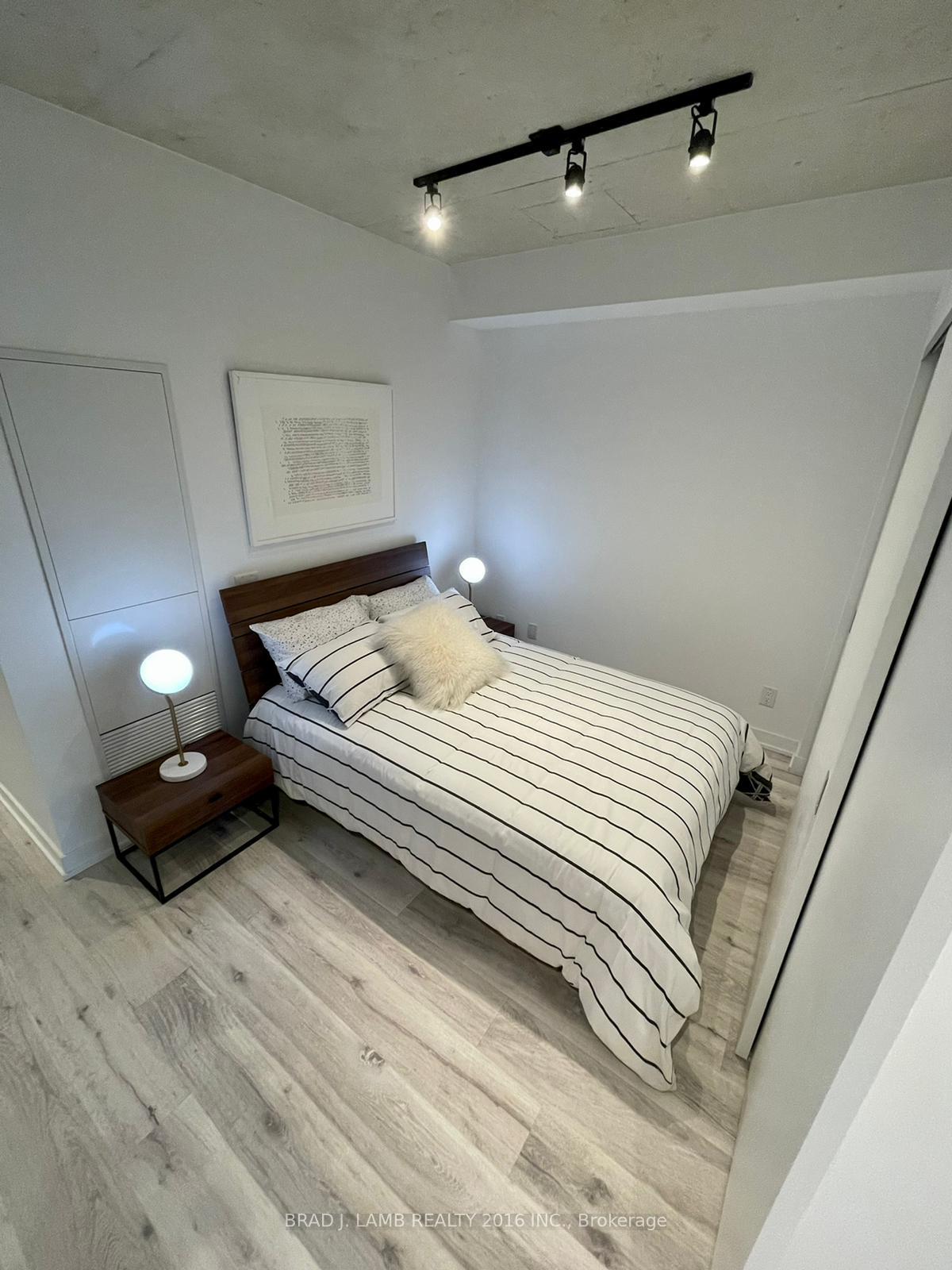411 - 55 Ontario Street, Toronto 5