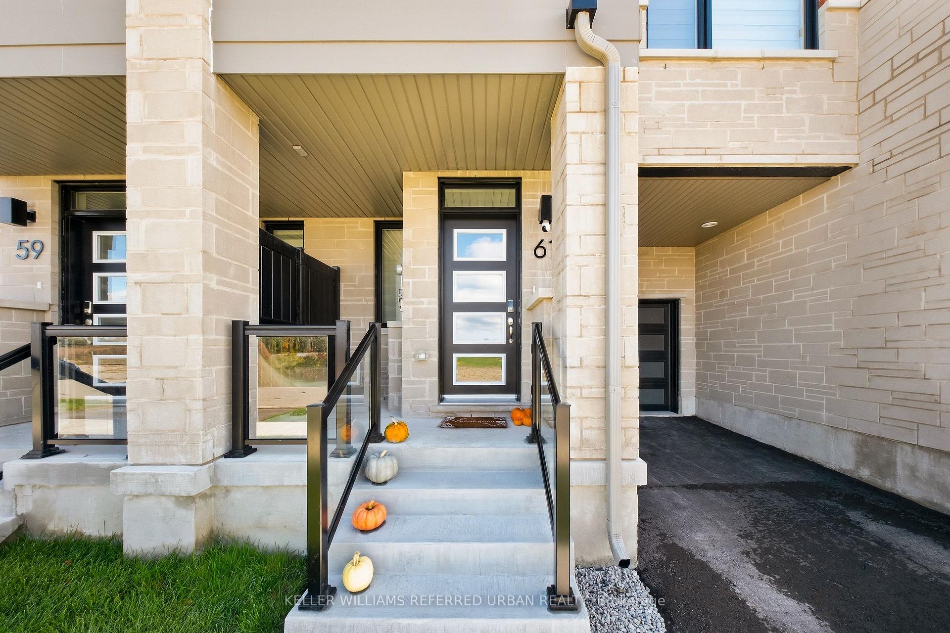 61 Vinewood Crescent, Barrie 3