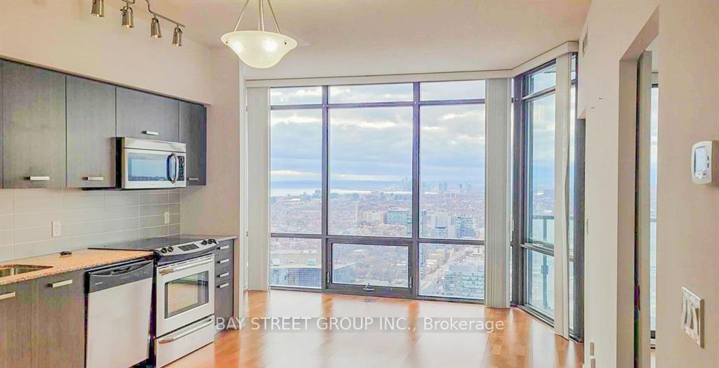 3602 - 832 Bay Street W, Toronto 3