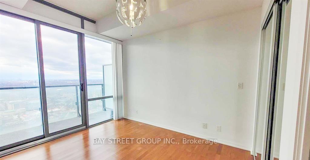 3602 - 832 Bay Street W, Toronto 5