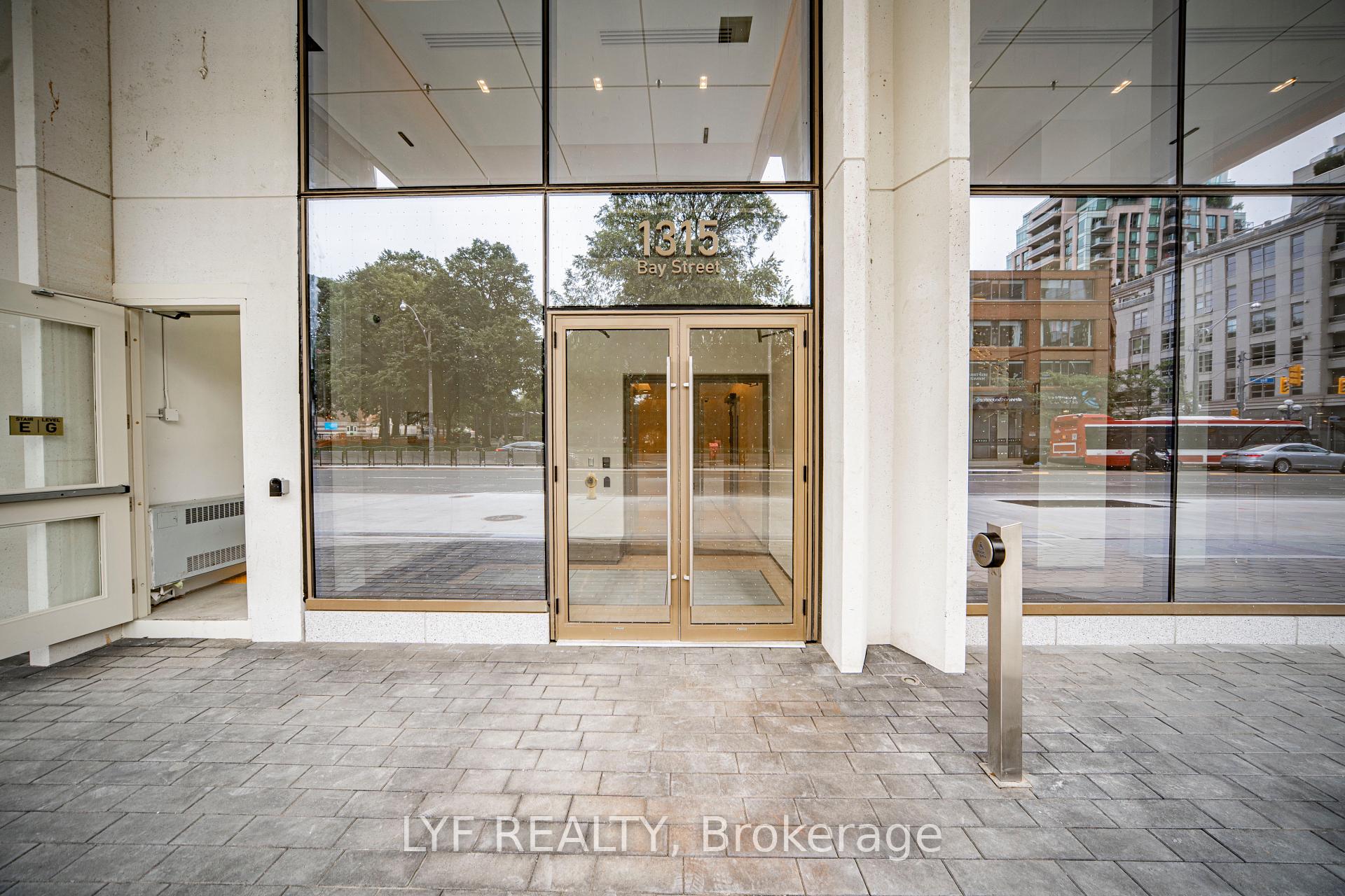 3002 - 1315 Bay Street, Toronto 4