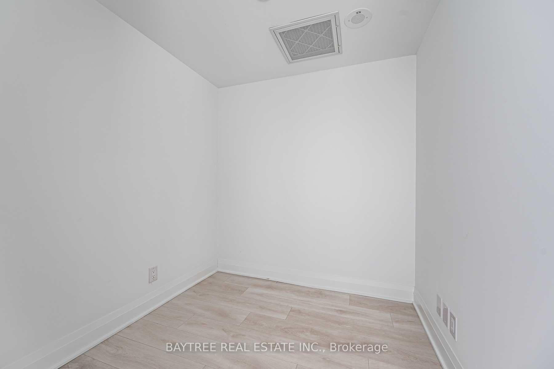 532 - 33 Frederick Todd Way, Toronto 5