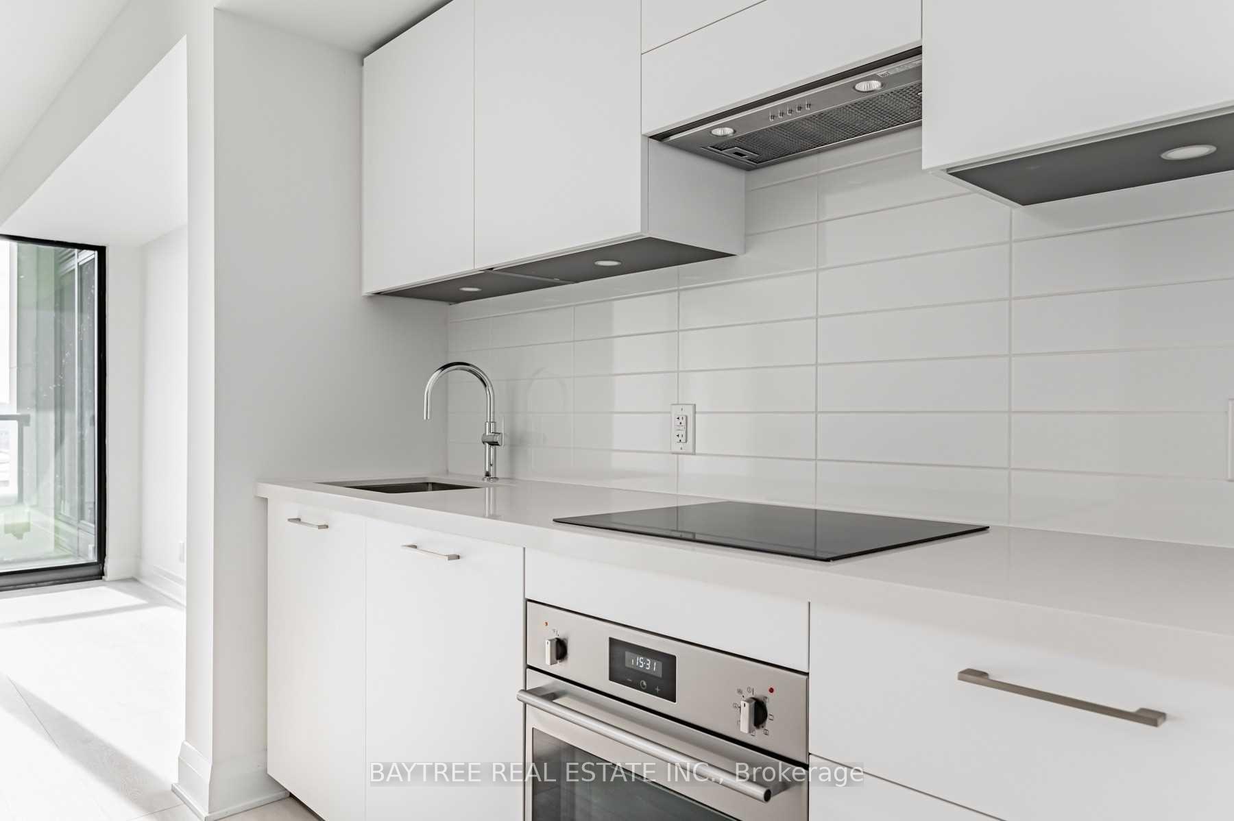 532 - 33 Frederick Todd Way, Toronto 3
