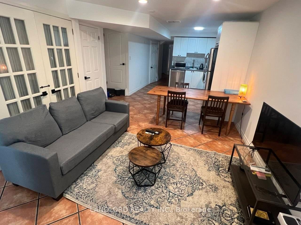 Lower - 41 Aldwych Avenue, Toronto 4
