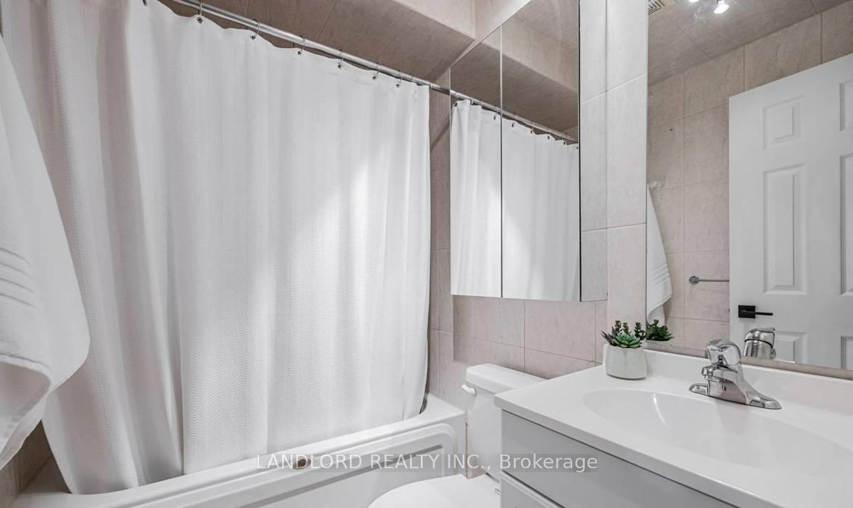 Lower - 41 Aldwych Avenue, Toronto 2