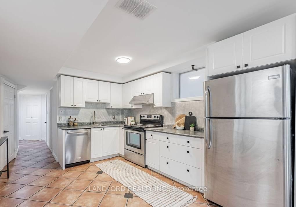 Lower - 41 Aldwych Avenue, Toronto 3