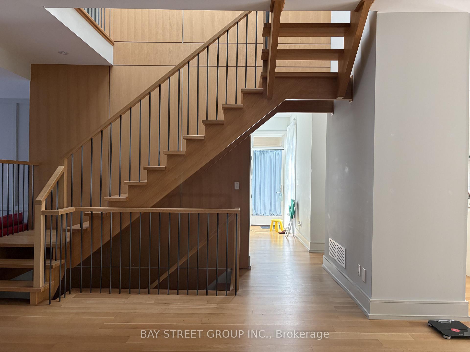 6 Bemersyde Drive, Toronto 4