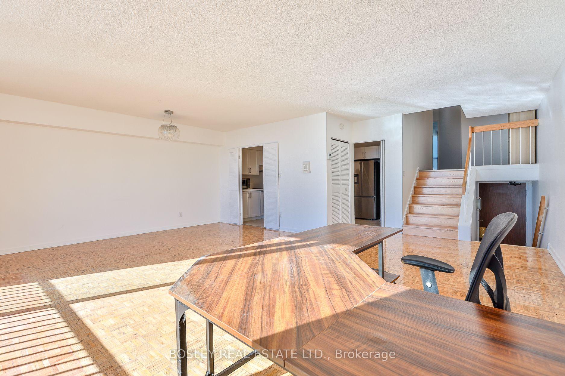 2825 - 33 Harbour Square, Toronto 3