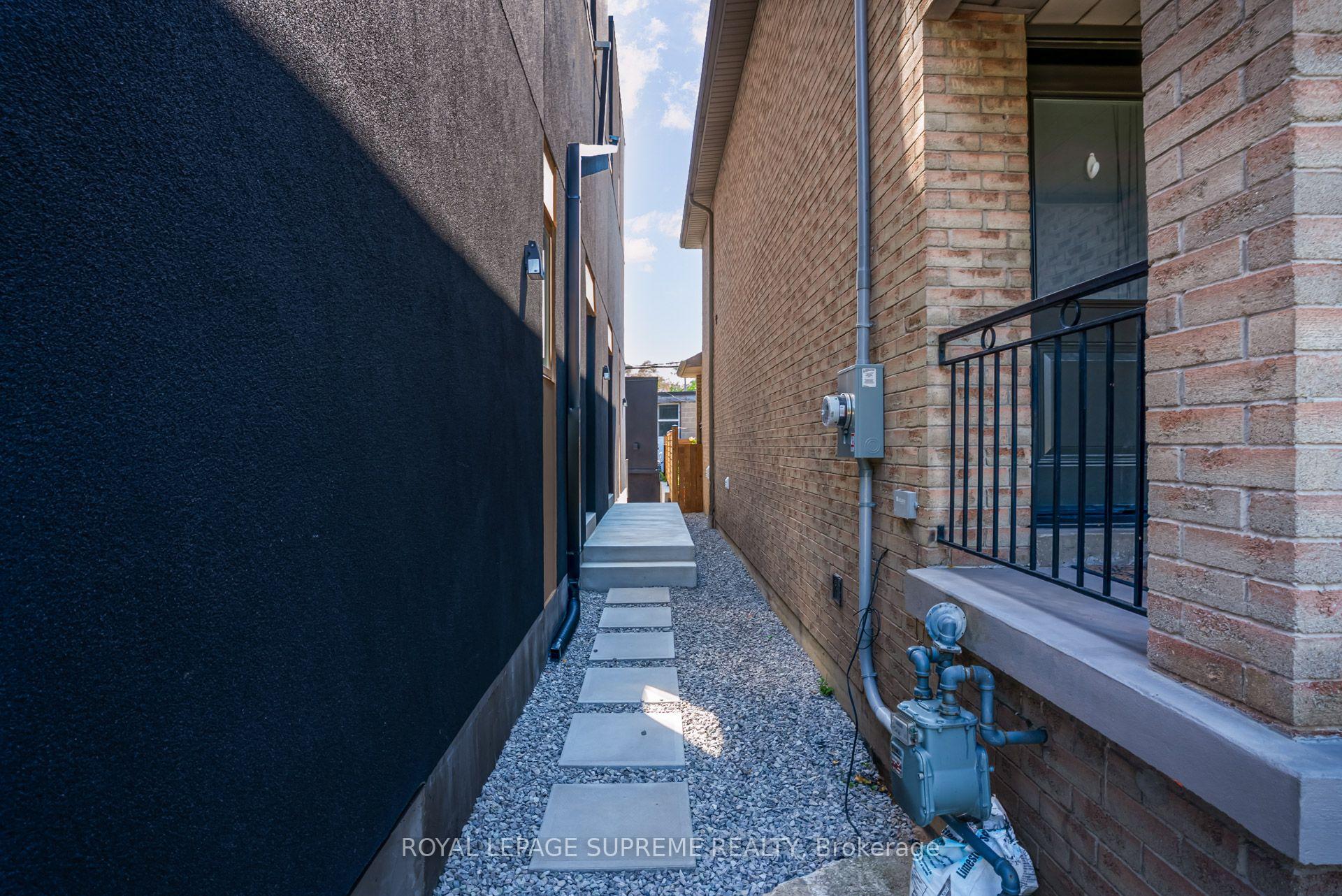3 - 101 Bernice Crescent, Toronto 3