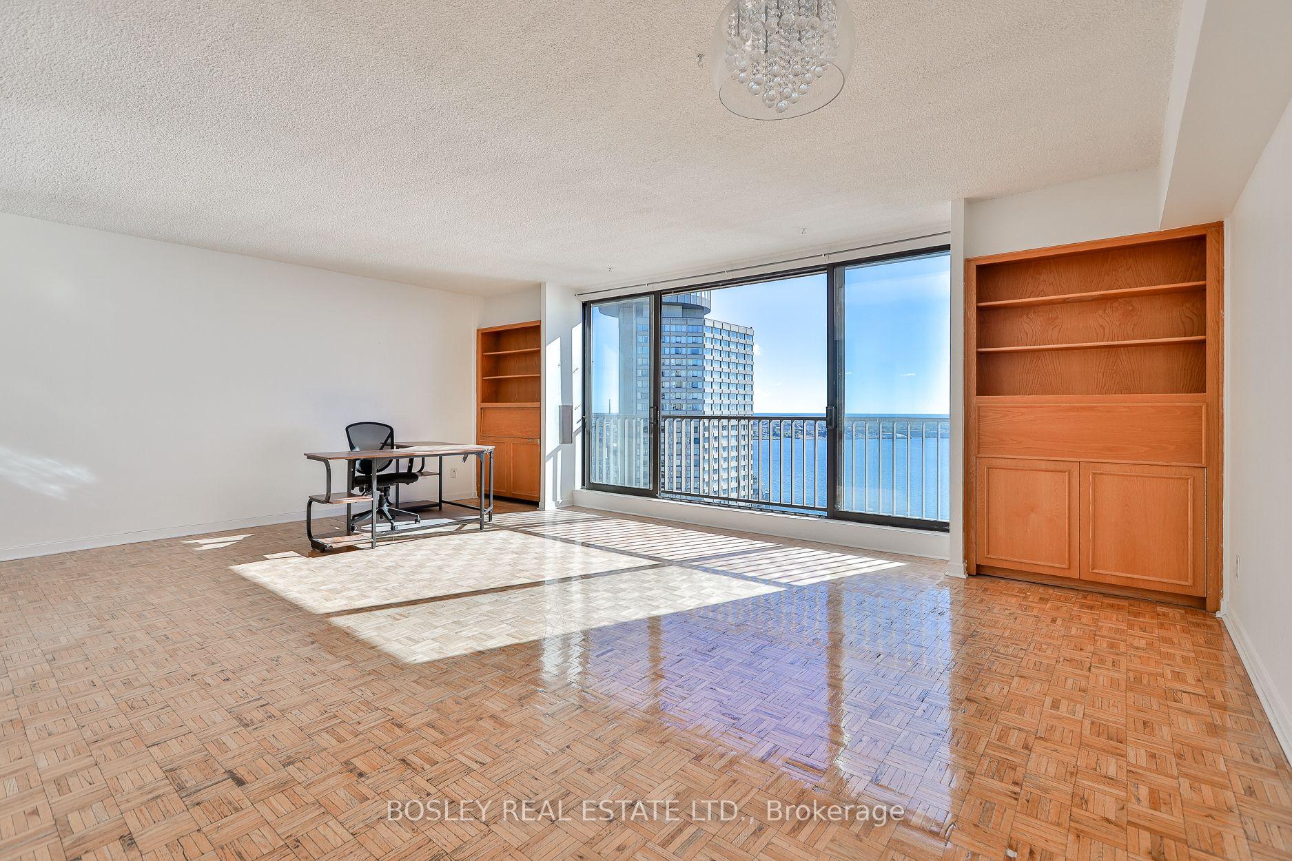 2825 - 33 Harbour Square, Toronto 2