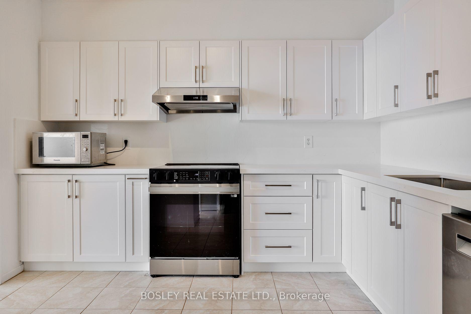 2825 - 33 Harbour Square, Toronto 5
