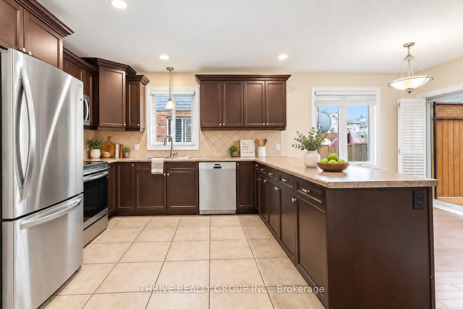6 - 400 Skyline Avenue N, London North 4