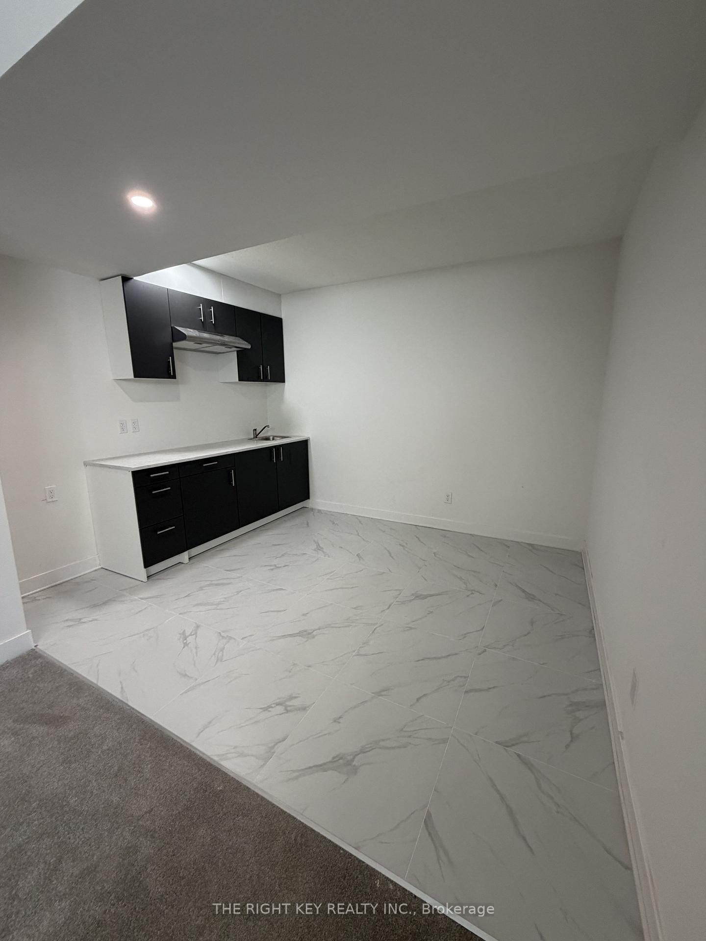 419 Shuttleworth dr Drive, Ottawa 5