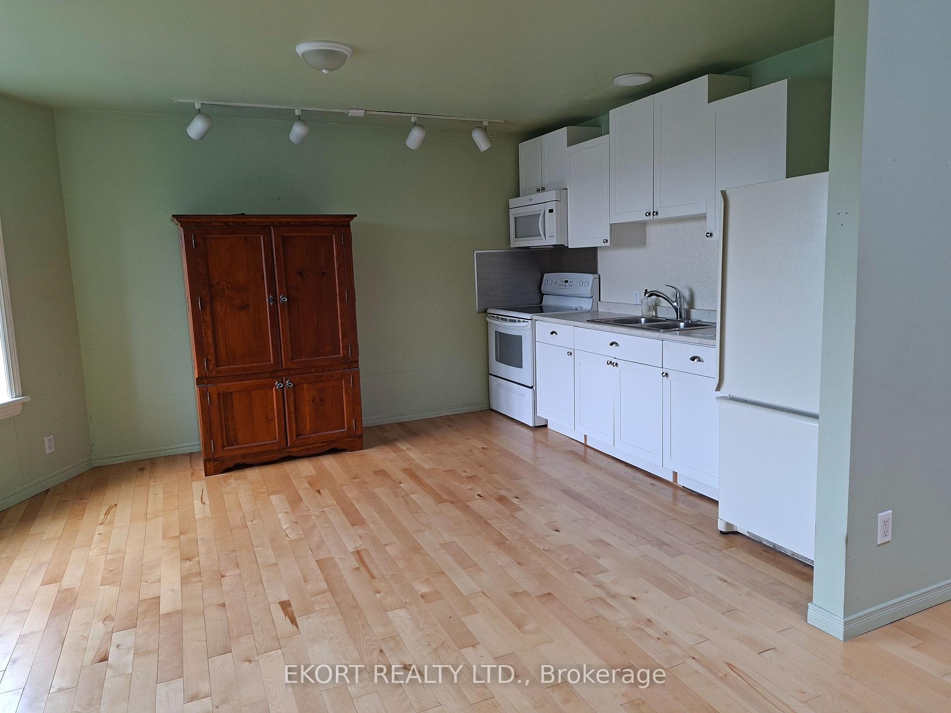 402 Front Street, Belleville 3