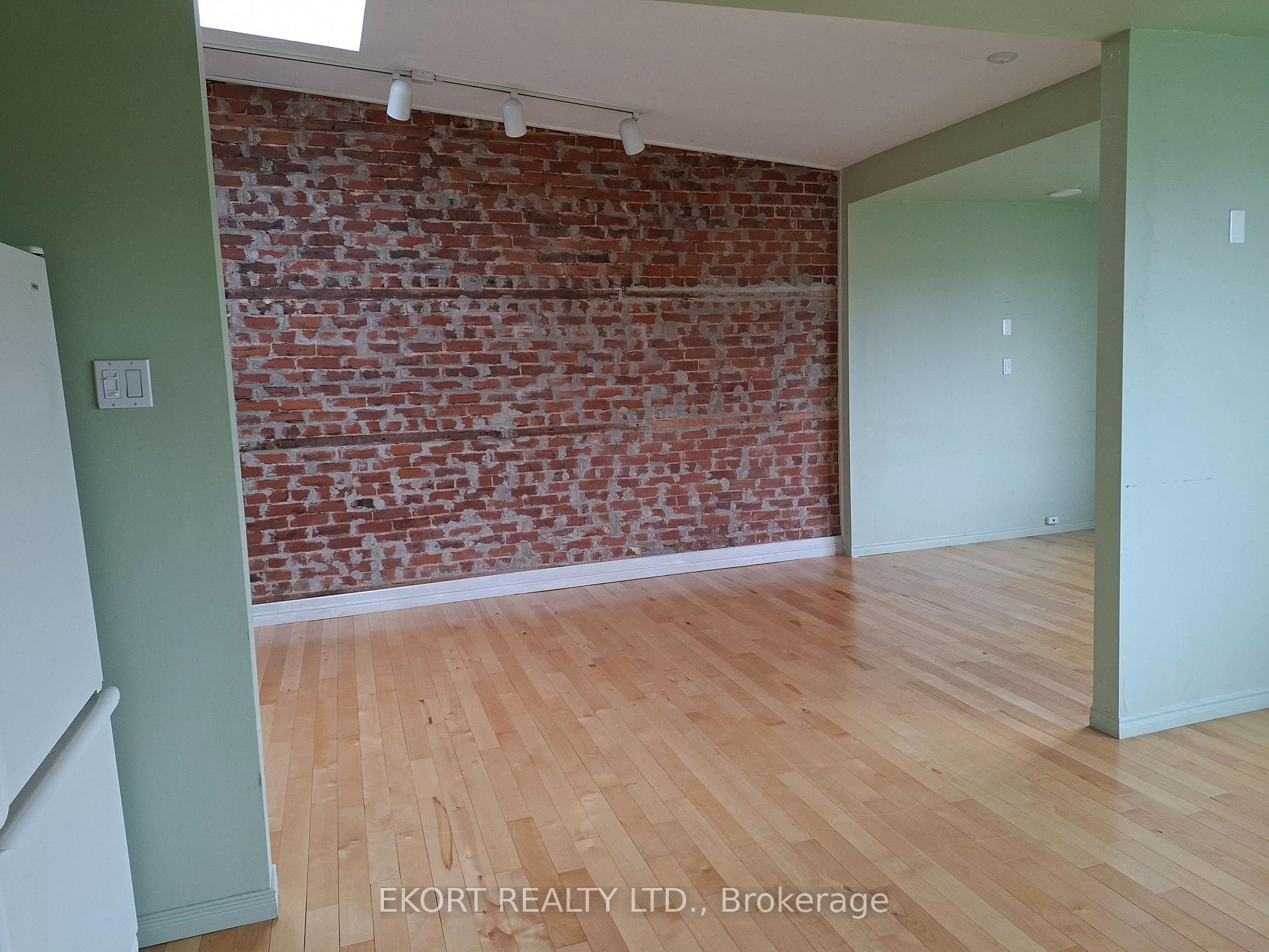 402 Front Street, Belleville 5
