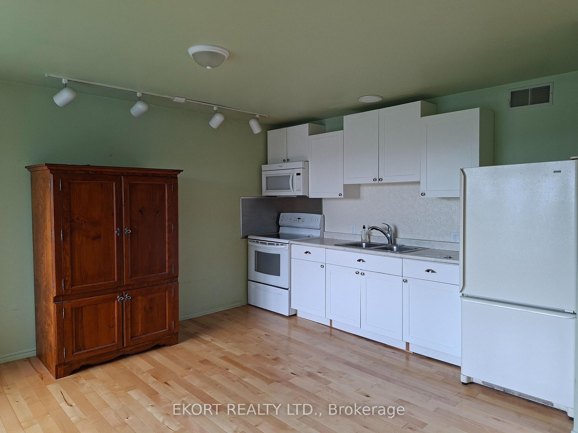 402 Front Street, Belleville 4