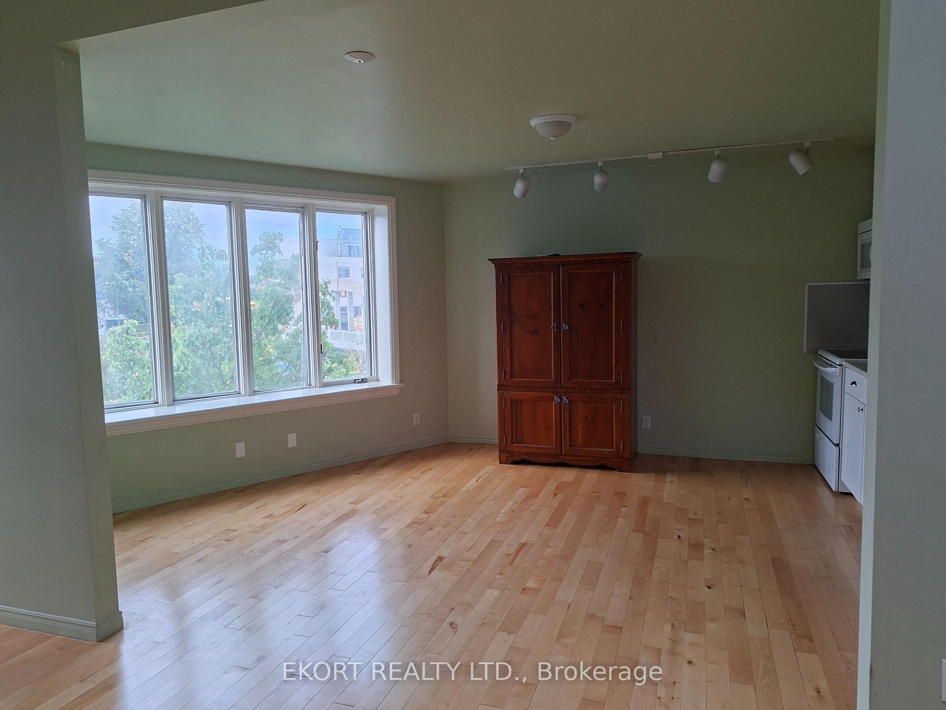 402 Front Street, Belleville 2